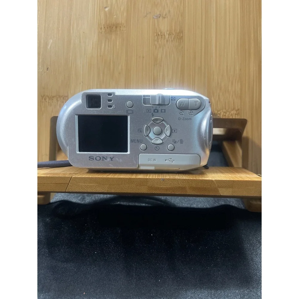 Sony Cyber-shot DSC-P71 3.2MP Digital Camera 3x‎ Optical Zoom Vintage For Parts